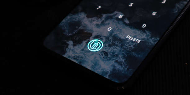 Fingerprint scanning icon on a locked smartphone screen