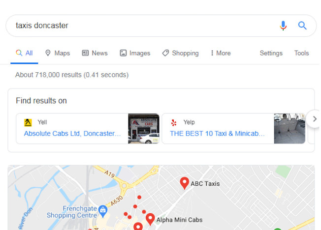 Resultados de búsqueda en Google en la UE para "taxis doncaster" mostrando enlaces prominentes a directorios rivales