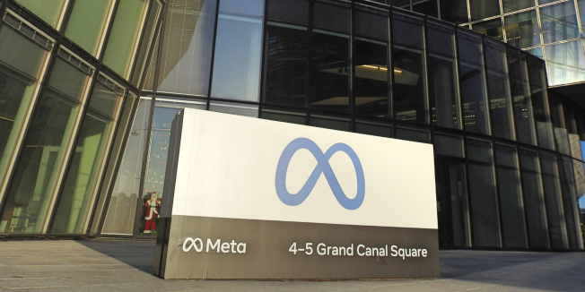  La nueva sede europea de Meta y Facebook en Grand Canal Square, Dublín.