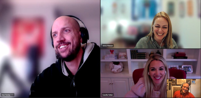 Camille Fetter bei einem Videoanruf mit Inside the Funnel Podcast Moderatoren Jenna Watson, Dan Temby, und Nasser Sahlool