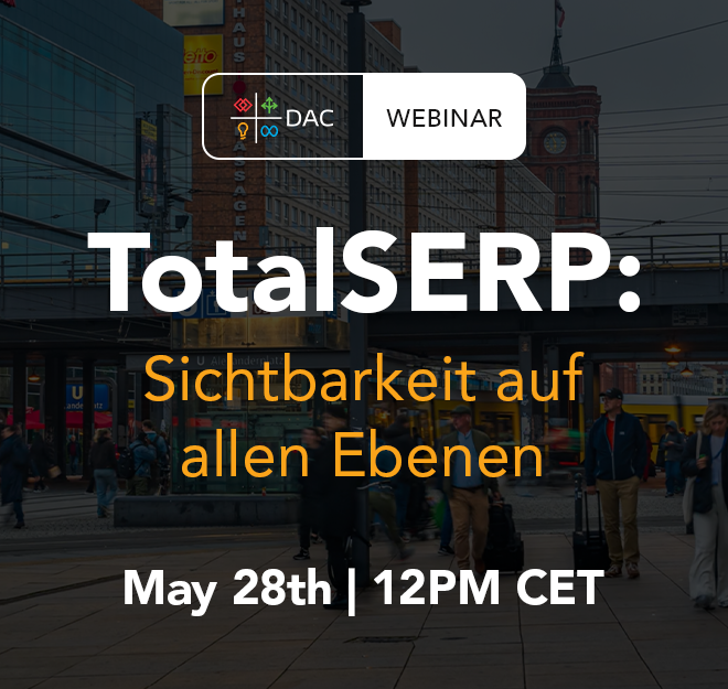 Webinar-Ankündigung: "TotalSERP: Sichtbarkeit auf allen Ebenen" am 28. Mai um 12 Uhr CET. Hintergrund zeigt eine belebte Straßenszene.