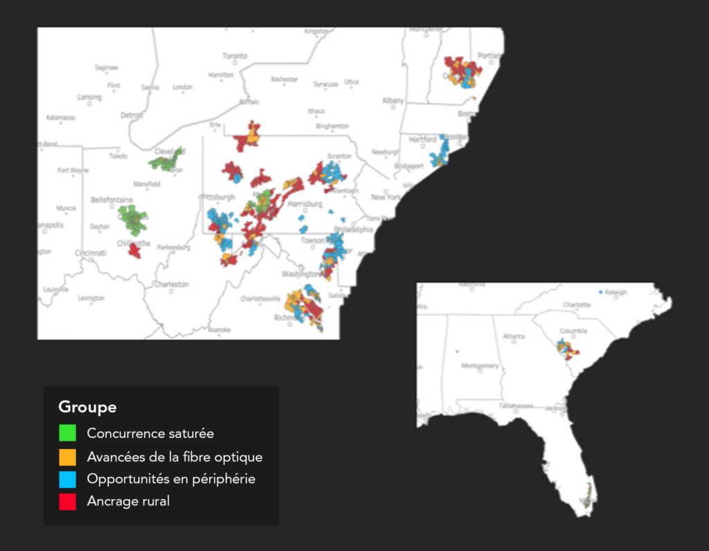 Carte des États-Unis avec des zones colorées indiquant quatre groupes : concurrence saturée en vert, avancées de la fibre optique en orange, opportunités en périphérie en bleu, et ancrage rural en rouge. Une légende en bas à gauche précise ces catégories.